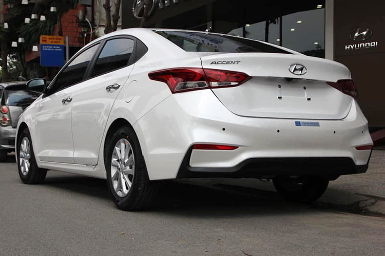 Hyundai Accent 2019 vẫn sử dụng động cơ 1.6l 4 xi-lanh thẳng hàng nạp khí tự nhiên, tuy nhiên Hyundai đã cải tiến máy để cho công suất lớn hơn là 132 mã lực cùng mô-men xoắn cực đại 161 Nm. Ngoài ra xe còn có bản máy dầu 1.6l 4 xi-lanh với công suất 128 PS. Giống như thế hệ trước, xe sẽ có 2 phiên bản hộp số là số sàn 6 cấp và tự động 6 cấp.