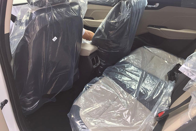 Trong phân khúc sedan hạng B tại Việt Nam có rất ích những mẫu xe được trang bị cửa gió điều hoà phía sau. Việc Hyundai Thành Công trang bị thêm cửa gió điều hoà phía sau cho Accent khiến nó ngang tầm với mẫu Honda City TOP, bên cạnh đó giúp mẫu xe này trở nên đáng giá hơn và tăng sức cạnh tranh với đối thủ Toyota Vios.