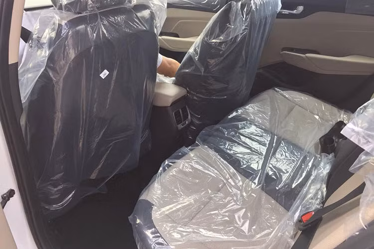 Trong phân khúc sedan hạng B tại Việt Nam có rất ích những mẫu xe được trang bị cửa gió điều hoà phía sau. Việc Hyundai Thành Công trang bị thêm cửa gió điều hoà phía sau cho Accent khiến nó ngang tầm với mẫu Honda City TOP, bên cạnh đó giúp mẫu xe này trở nên đáng giá hơn và tăng sức cạnh tranh với đối thủ Toyota Vios.