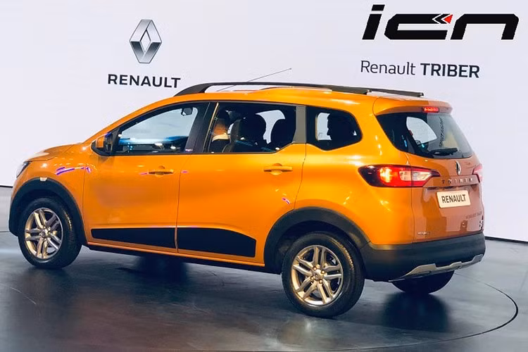 Được phát triển dựa trên cơ sở gầm bệ CMF-A của tập đoàn PSA, Renault Triber 2019 sở hữu chiều dài chỉ 3.990 mm, rộng 1.739 mm, cao 1.643 mm và chiều dài cơ sở 2.636 mm. Ngoài ra, Renault Triber 7 chỗ còn sở hữu chiều cao gầm 182 mm và trọng lượng chỉ 947 kg.