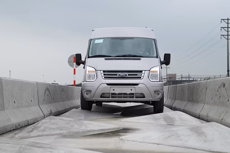 Nhà sản xuất và lắp ráp xe ôtô Ford Việt Nam vừa chính thức khánh thành đường thử xe mới với nhiều cải tiến, đạt tiêu chuẩn của Ford trên toàn cầu. Bên cạnh đó, thiết kế và thông số của đường thử này cũng đáp ứng các tiêu chí mà Chính phủ đã đề ra về điều kiện sản xuất, lắp ráp, nhập khẩu và kinh doanh dịch vụ bảo hành, bảo dưỡng ôtô.