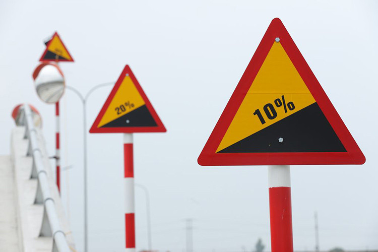 Điều này cho thấy tầm quan trọng của việc kiểm tra xe ôtô để đảm bảo khả năng vận hành ổn định cũng như phát hiện và khắc phục các vấn đề dù nhỏ nhất trước khi đến tay người tiêu dùng và lăn bánh chính thức trên đường.