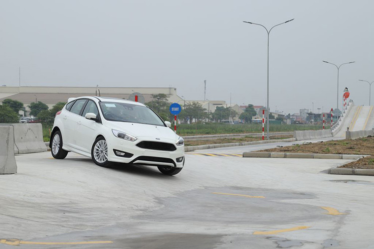Được xây dựng ngay trong nhà máy Ford Việt Nam ở Hải Dương, đường thử mới có độ dài 1.080m bao gồm các điều kiện địa hình được thiết kế bám sát với thực tế mà ô tô phải đi qua như đường bằng phẳng, đường gồ ghề, đường gợn sóng, đường dốc, đường trơn ướt, đường cua. Cùng với đó là nhiều loại bề mặt đường đa dạng như đường nhựa, đường sỏi đá, đường lát đá xẻ, lát đá Bỉ, đường dây thừng và góc sắt.