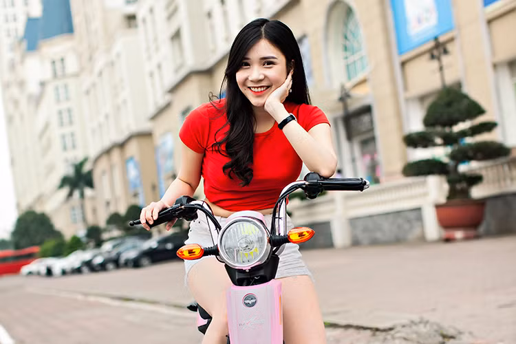 Với giá bán trên 10 triệu đồng, mẫu xe Anbico Bat-X khá tương đồng về giá so với các mẫu xe nhập khẩu từ Trung Quốc đồng hạng. Lợi thế lớn nhất của xe là được lắp tại Việt Nam, giúp người mua tự tin ở khâu bảo hành. Khách hàng có thể liên hệ với nhà cung cấp để biết thêm chi tiết về mẫu xe này thông qua trang web: http://anbico.vn.