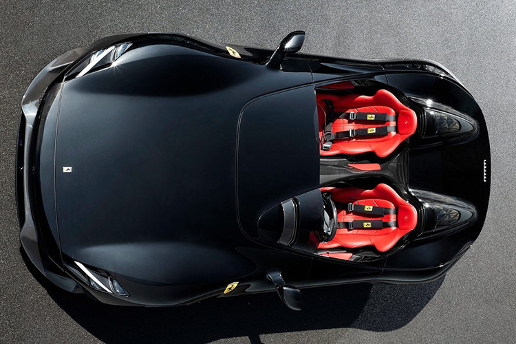 Trong khi giải thưởng “The Most Beautiful Car of the Year" là một phần trong cơ cấu Giải thưởng danh giá “Grand Prizes”, nhưng đây là giải thưởng đặc biệt do công chúng tham gia bình chọn, thì các giải thưởng “Grand Prizes” được đánh giá bình chọn thông qua một Hội đồng ban giám khảo gồm những chuyên gia và nhà báo uy tín đầu ngành ôtô thế giới thực hiện.