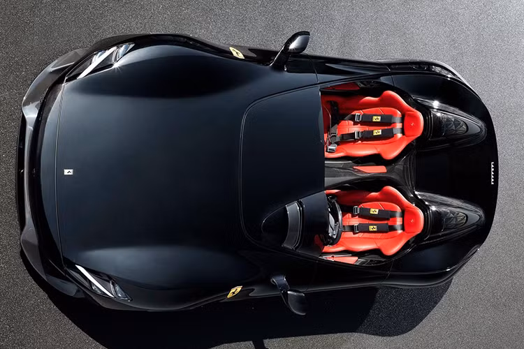 Trong khi giải thưởng “The Most Beautiful Car of the Year" là một phần trong cơ cấu Giải thưởng danh giá “Grand Prizes”, nhưng đây là giải thưởng đặc biệt do công chúng tham gia bình chọn, thì các giải thưởng “Grand Prizes” được đánh giá bình chọn thông qua một Hội đồng ban giám khảo gồm những chuyên gia và nhà báo uy tín đầu ngành ôtô thế giới thực hiện.