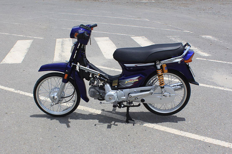 Là chiếc xe số "thần thánh" đã gắn liền với nhiều thế hệ người Việt, xe máy Honda Dream II thường được giới bikers độ lại theo phong cách "xe kiểng", với các phụ kiện "hàng hiệu" để trang trí lại cho chiếc xe trẻ trung, thể thao và hiện đại hơn so với nguyên bản.