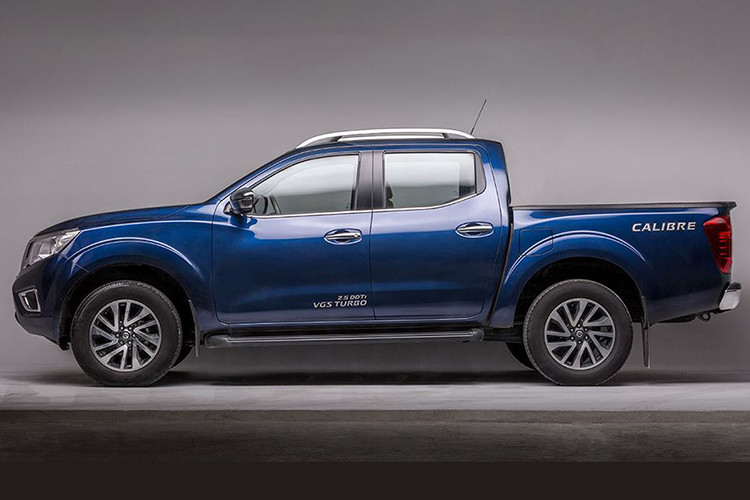 Về ngoại hình xe không có nhiều thay đổi. Mẫu xe bán tải Nissan Navara EL A-IVI được trang bị thêm La-zăng 18 inch và Giá nóc đem lại cho xe diện mạo mạnh mẽ, năng động hơn so với các phiên bản hiện tại.