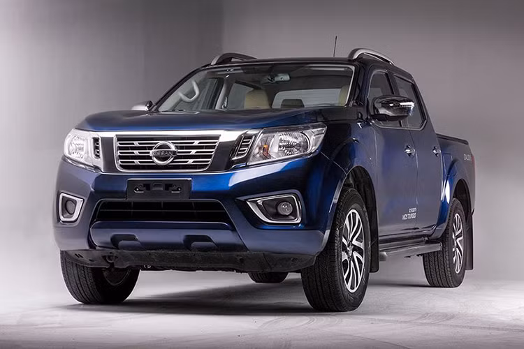 Mức giá xe Nissan Navara EL A-IVI là 679 triệu đồng (đã bao gồm 10% VAT). Đặc biệt, từ nay đến hết ngày 30 tháng 9 năm 2019, khách hàng mua xe Nissan Navara EL A-IVI sẽ được nhận quà tặng tiền mặt trị giá 10 triệu đồng hoặc quà tặng bộ phụ kiện cao cấp Premium Z. Xe được bảo hành 3 năm hoặc 100.000km, tùy điều kiện nào đến trước.