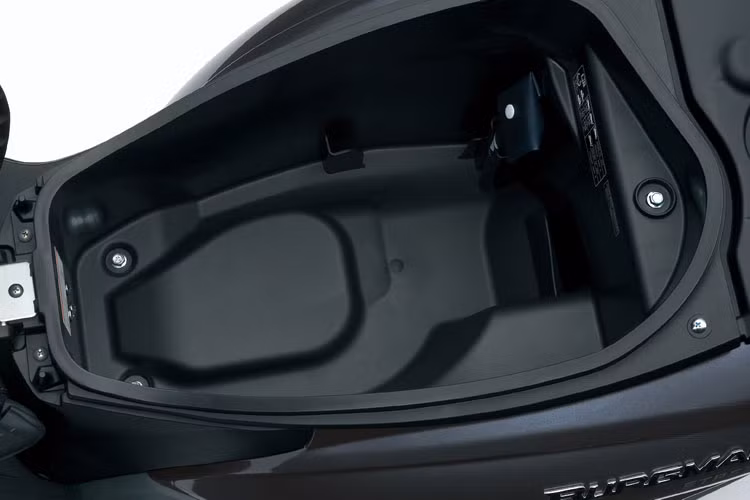 Mẫu xe ga Suzuki Burgman Street 2025 sử dụng động cơ 124cc, sản sinh công suất 8,7 PS @ 6.750 vòng/phút và mô-men xoắn 10 Nm @ 5.500 vòng/phút, được trang bị công nghệ SEP.