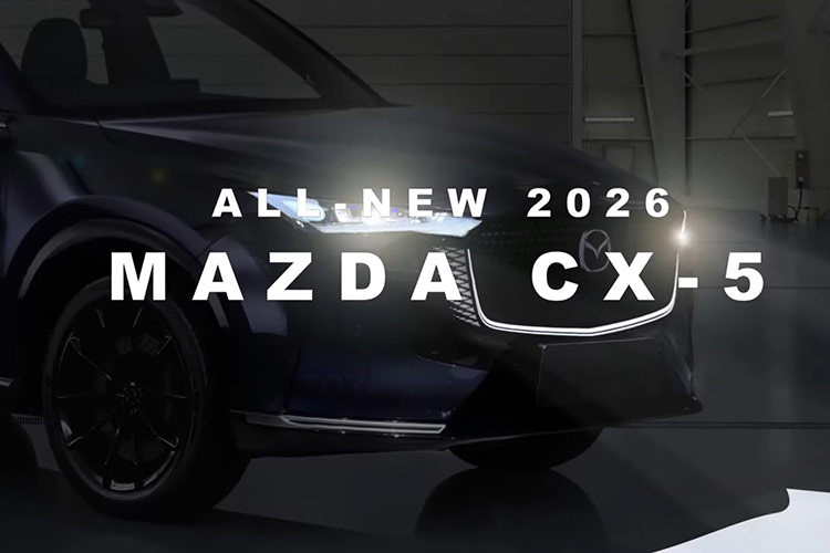 Mới đây, lại có thêm thông tin về thời điểm trình làng của Mazda CX-5 2026 mới. Theo đó, mẫu SUV cỡ C này sẽ chính thức được giới thiệu với thị trường toàn cầu vào cuối năm sau. Đây là thông tin được các đại lý ở Đức tiết lộ với một số khách hàng.