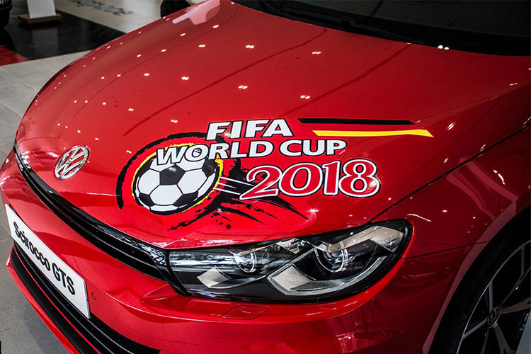 Ở bên trong nội thất, Scirocco GTS phiên bản nâng cấp 2018 có thiết kế không đổi so với trước khi nâng cấp giữa vòng đời. Tuy nhiên cabin của xe đã trở nên "sang" hơn khi được bọc trong da Vienna, hệ thống thông tin giải trí Composition Media với màn hình cảm ứng và kết nối điện thoại thông minh, điều hòa tự động 2 vùng độc lập...