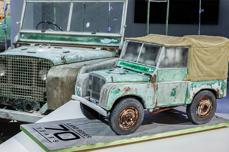 Theo Giáo sư Tiến sỹ Ralf Speth, CEO của Jaguar Land Rover cho biết: “Land Rover ra đời bằng sự kiện ra mắt một mẫu xe. Ngày nay sự tồn tại của gia đình SUV phong phú này là minh chứng cho tinh thần tiên phong sáng tạo và cải tiến mạnh mẽ đã trở thành phẩm chất đặc trưng Land Rover suốt 7 thập kỷ qua."