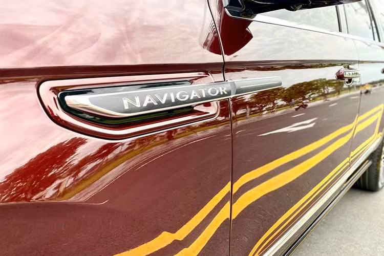 Với nhiều người, chiếc biển số tứ quý 9 có thể không quan trọng bằng việc ép được giá hoặc số tiền trên có thể mua xe mới cộng thêm dao động 1,3 đến 2 tỷ đồng chi phí làm biển, nhưng với những người sưu tầm biển, mức giá bỏ ra trên 8 tỷ đồng để sở hữu 1 chiếc xe Lincoln Navigator Black Label L đã qua sử dụng nhưng sở hữu biển đẹp cũng đáng cân nhắc.