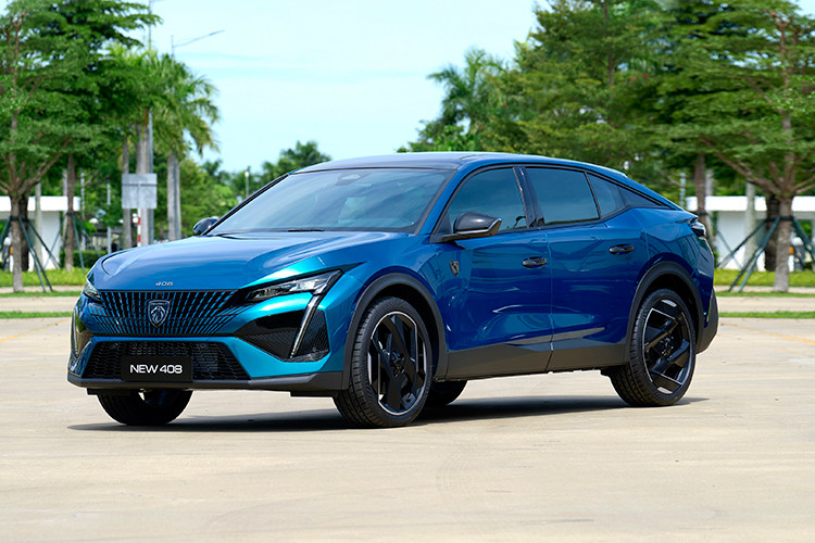 Cuối cùng là những tính năng an toàn như hệ thống phanh an toàn chủ động sử dụng camera, hệ thống hỗ trợ giữ làn đường, nhận diện biển báo giao thông, hỗ trợ chuyển làn đường, điều khiển hành trình thích ứng với tính năng Stop &amp; Go, hỗ trợ định tâm làn đường, hỗ trợ phanh an toàn chủ động bằng radar và camera 360 độ.