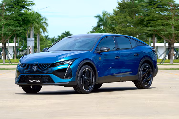 Cuối cùng là những tính năng an toàn như hệ thống phanh an toàn chủ động sử dụng camera, hệ thống hỗ trợ giữ làn đường, nhận diện biển báo giao thông, hỗ trợ chuyển làn đường, điều khiển hành trình thích ứng với tính năng Stop &amp; Go, hỗ trợ định tâm làn đường, hỗ trợ phanh an toàn chủ động bằng radar và camera 360 độ.