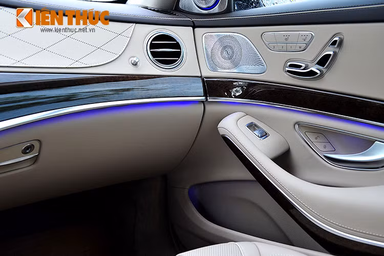 Hệ thống âm thanh vòm Burmester® high-end 3D 24 loa với công suất 1.540w sẽ biến khoang nội thất thượng hạng trên S 500 L trở thành một căn phòng audiophile thực thụ, mang đến chất lượng âm thanh trung thực và sống động.