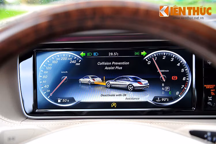 Tất cả phiên bản S-Class hiện nay đã được MBV trang bị Công nghệ phòng ngừa va chạm COLLISION PREVENTION ASSIST PLUS (CPA Plus). CPA Plus đánh giá tình trạng giao thông phía trước thông qua dữ liệu thu thập từ hệ thống cảm biến radar.