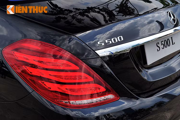  Với sức kéo 700 Nm ngay tại vòng tua 1.800 vòng/phút, S 500 L có thể chạm mốc 100 km/h trong vòng 4,8 giây. Nó cũng giúp người lái sang số &amp; trả số nhanh hơn khi sử dụng lẫy chuyển số.
