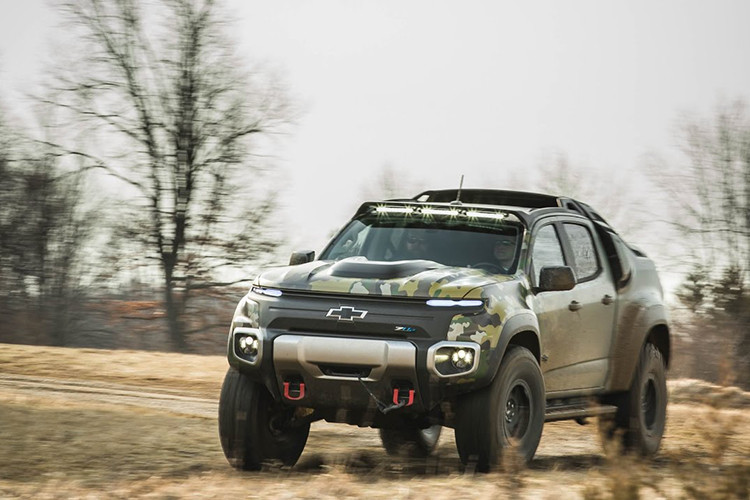 Hiện tập đoàn GM chưa hé lộ kế hoạch đưa Chevrolet Silverado ZH2 lên dây chuyền sản xuất thương mại. Chỉ biết rằng, Chevrolet Silverado HD thế hệ tiếp theo sẽ trình làng vào năm sau. 