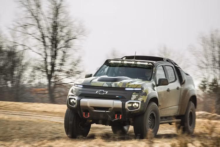 Hiện tập đoàn GM chưa hé lộ kế hoạch đưa Chevrolet Silverado ZH2 lên dây chuyền sản xuất thương mại. Chỉ biết rằng, Chevrolet Silverado HD thế hệ tiếp theo sẽ trình làng vào năm sau. 