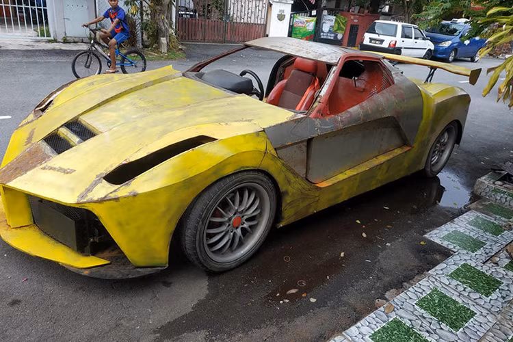 Malaysia là một trong những quốc gia đắt đỏ nhất trên thế giới về giá của bán siêu xe Ferrari. Chính vì vậy nên đó có thể là lý do tại sao một số người dân nước này quyết định tự chế siêu xe Ferrari cho riêng mình.