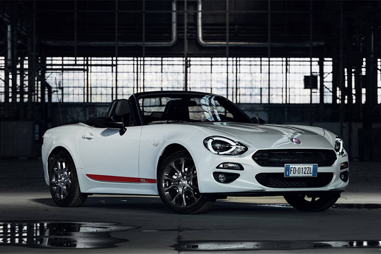 Theo hãng xe ôtô Fiat cho biết, họ sẽ chính thức mang chiếc mui trần 124 Spider S-Design ra mắt tại triển lãm ôtô Geneva 2018 cùng với các mẫu xe: Fiat 500, 500L và 500X Mirror, 500X S-Design, Tipo S-Design...
