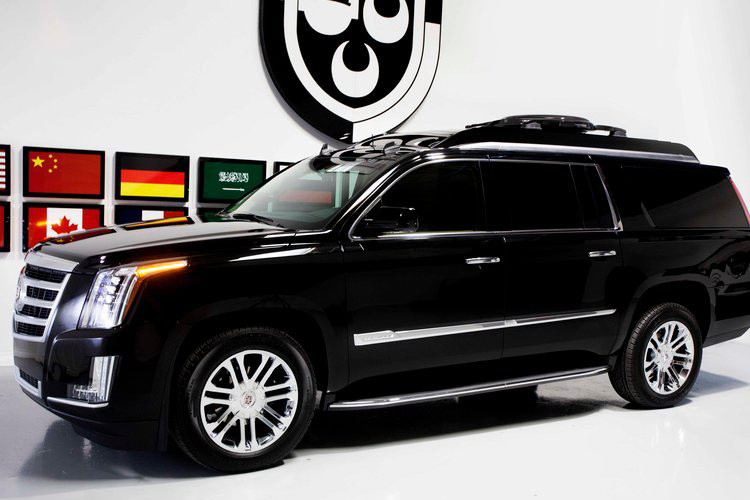 Cuối cùng, "khủng long Mỹ" có khả năng chống đạn cao nhờ được Lexani bổ sung thêm lớp vỏ bọc thép có sức chống chịu đạt tới cấp độ B7, vì vậy chiếc xe này cực kỳ an toàn, nó phù hợp với những vị chính trị gia hay những người cần được giữ an toàn tối đa.