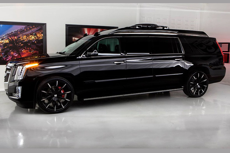 Hãng độ Lexani Motorcars cũng tự hào tuyên bố 30” Extended Viceroy Edition là phiên bản trục cơ sở kéo dài đầu tiên của Cadillac Escalade phiên bản 2019. Chiếc SUV ngoại cỡ lập tức gây chú ý nhờ thân xe siêu dài tới 6.697 mm, tăng tới 762 mm so với chiều dài cơ sở tiêu chuẩn.