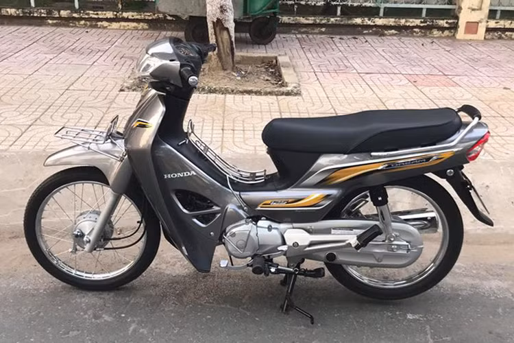 Honda Dream bản Campuchia có ngoại hình giống bản Thái Lan và khác mẫu xe đã bị "khai tử" tại Việt Nam. Sự khác biệt trong thiết kế đó đem đến một vẻ ngoài độc đáo và không đụng hàng cho chiếc xe này.