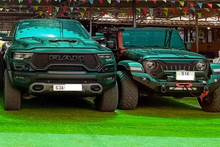  Ram 1500 TRX 2023 tại Việt Nam là 1 mẫu xe rất đặc biệt, ngay từ lúc ra mắt tại thị trường Việt đã có nhiều hoài nghi về việc liệu ai đó dám chi ra hơn 7,9 tỷ đồng cho 1 chiếc xe bán tải hạng nặng như này.