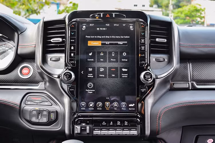 Sức mạnh của Ram 1500 TRX thậm chí còn cao hơn nhiều xe thể thao hay thậm chí siêu xe như Lamborghini Aventador LP700-4 chỉ có 690 mã lực dù được trang bị động cơ V12 hay Ferrari Roma có sức mạnh 620 mã lực...