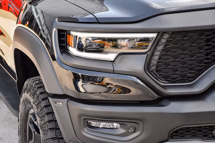 Có thể thấy, ngoài chiếc Ram 1500 TRX 2023 của đại gia Tiền Giang, anh còn sở hữu cả SUV hạng sang Mercedes-AMG G63, điều đó cho thấy, đây là 1 tay chơi rất sành điệu về các dòng xe SUV.