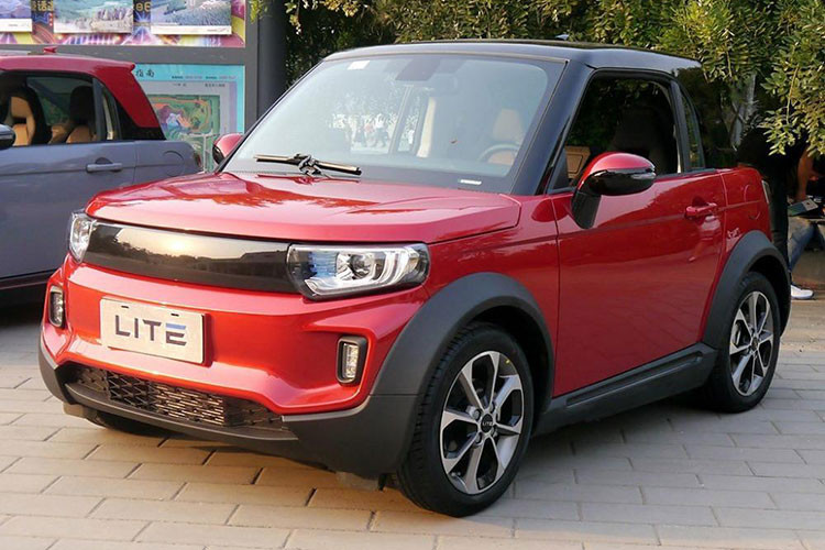 Xe ôtô điện giá rẻ đi trong thành phố là một phân khúc hết sức đặc thù ở thị trường Trung Quốc, tuy nhiên phân khúc này cũng có tồn tại những “của hiếm” mà người ta ít thấy trên đường phố, như mẫu xe ôtô điện Arcfox Lite 2 chỗ được ra mắt thị trường Trung Quốc năm 2017.