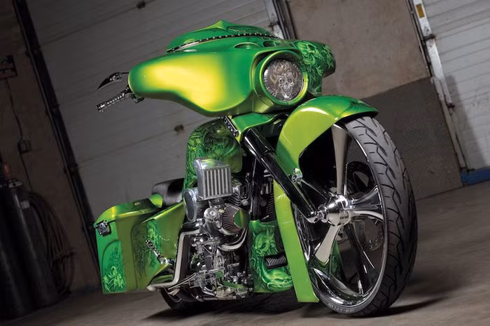 Phong cách độ Bagger vốn là từ được sử dụng để chỉ những mẫu môtô cruiser/touring với túi hoặc hộp đựng hành lý đặt ở hai bên bánh sau xe và không có kính chắn gió trước. Tuy nhiên hiện nay, phong cách bagger đã phát triển và trở thành một trong những kiểu độ được ưa chuộng nhất, đặc biệt với những chiếc xe môtô Harley-Davidson.