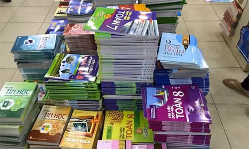TP.HCM: He lo nguyen nhan sach giao khoa thieu tram trong dau nam hoc moi-Hinh-2