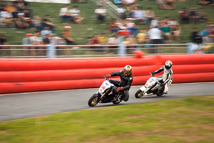 Các tay đua tham gia so tài tại 4 hệ thi đấu gồm 12 vận động viên hạng đua Blade 110 bán chuyên, 12 vận động viên hạng đua MSX 125 bán chuyên, 16 vận động viên hạng đua WINNER 150 chuyên nghiệp và 24 vận động viên hạng đua Wave chuyên nghiệp với những màn rượt đuổi kỹ thuật và gay cấn đến cho các khán giả trên sân đua Bà Rịa.