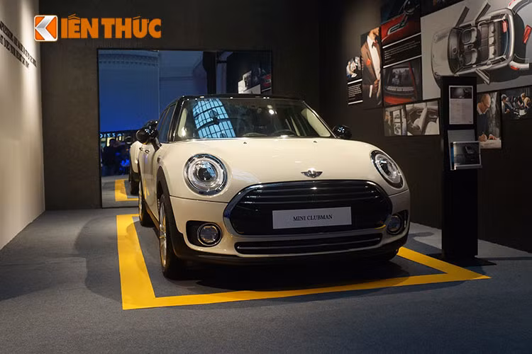 Tại thị trường Việt Nam, Mini Clubman 2016 bản tiêu chuẩn có giá 1,638 tỷ đồng. Trong khi đó, Mini Clubman S 2016 lại có giá tới 1,799 tỷ đồng. Ngoài ra, khách hàng có thể lựa chọn phiên bản nâng cao cho 2 mẫu xe này với giá tương ứng là 1,711 tỷ và 1,872 tỷ đồng.
