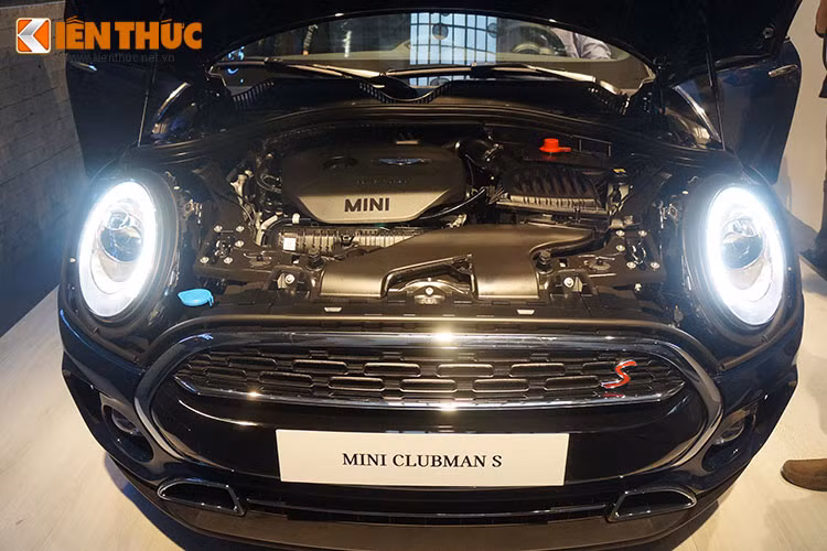 Mini Clubman 2016 được chia thành 2 phiên bản, bao gồm tiêu chuẩn và Clubman S với những sự khác nhau cơ bản về động cơ. Trong đó, Mini Clubman tiêu chuẩn chỉ được trang bị động cơ TwinTurbo 3 xi-lanh, dung tích 1.5 lít. Mini Clubman S lại được bị động cơ TwinTurbo 4 xi-lanh, dung tích 2.0 lít.