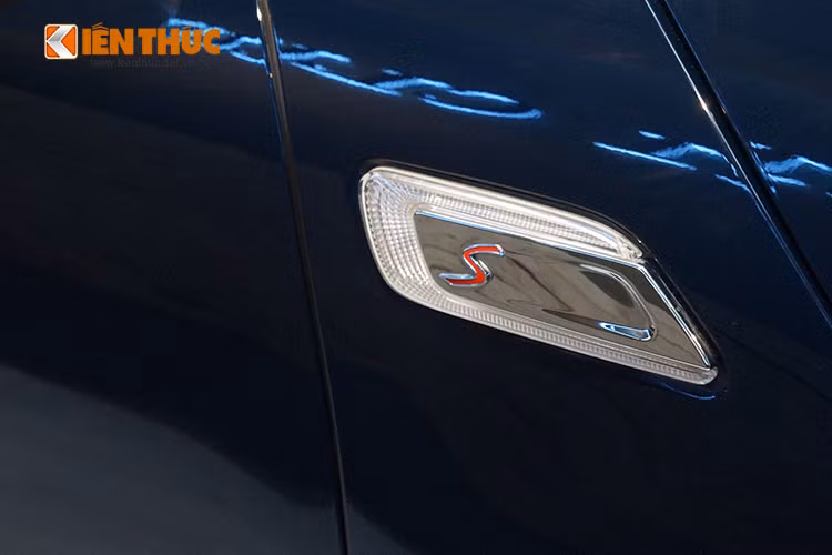  Toàn bộ thân xe đã được trau chuốt thiết kế lại nhằm tăng hiệu quả khí động học. Bên cạnh đó, cửa khoang hành lý có thể mở tự động thông qua chìa khoá thông minh hoặc cảm biến đá chân dưới gầm xe.