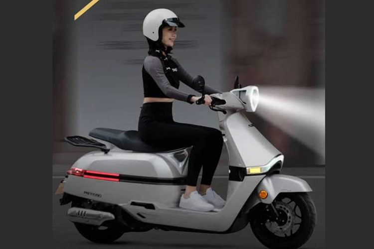 Halo Penta 150 được trang bị khối động cơ xy lanh đơn làm mát bằng dung dịch. Khối động cơ này sản sinh công suất tối đa là 10,5 mã lực và mô-men xoắn cực đại 14 Nm, có phun xăng điện tử tiết kiệm xăng. Xe cũng được trang bị hệ thống chống bó cứng phanh ABS và hệ thống kiểm soát lực kéo có thể điều chỉnh bật/tắt.