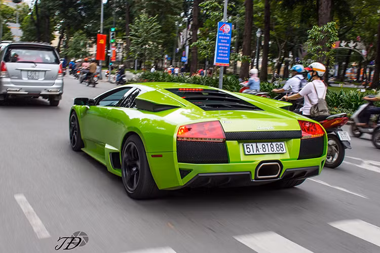 Lamborghini Murcielago LP640 được sản xuất 3.983 chiếc trong giai đoạn từ 2006 – 2010. Giá bán của siêu bò Murcielago tại Mỹ vào khoảng 330.000 USD khi mua mới, và xe đã qua sử dụng có giá khoảng từ 180.000 USD – 240.000 USD.
