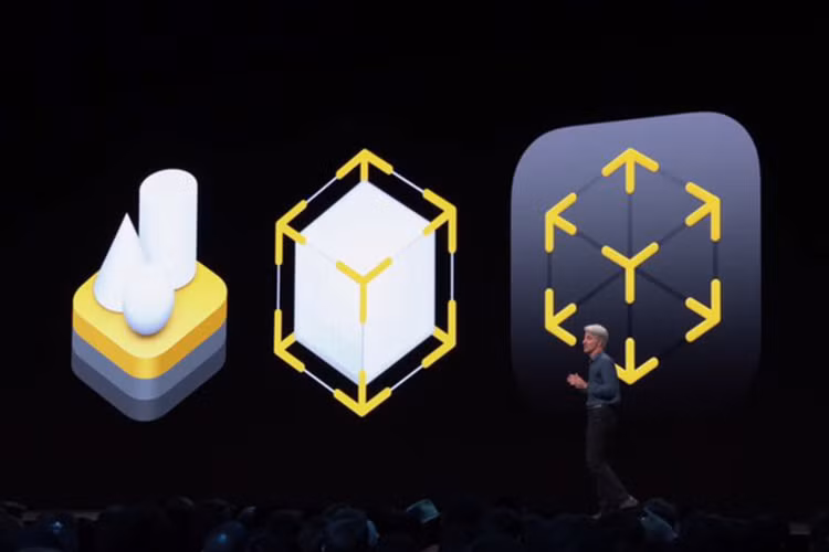 ARKit là nền tảng cho AR trên iOS. Được Apple thông báo từ WWDC 2017, ARKit cho phép các nhà phát triển xây dựng ứng dụng với khả năng theo dõi chuyển động trong khi cho phép họ ước lượng được không gian và sự thay đổi về ánh sáng. Tại thời điểm này, về cơ bản, nó làm hình ảnh của "Pokemon Go" trông đẹp hơn.