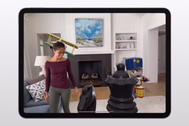 RealityKit là bộ công cụ phát triển mới để mang lại khả năng kiết xuất ra các hình ảnh chân thực, dựng lại khung cảnh môi trường xung quanh, và các hiệu ứng thực tế như hoạt họa, audio 3D, và các bóng mờ chuyển động.