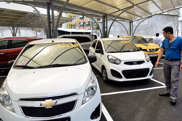 Vào thời điểm quyết định bán xe ôtô cũ sau một tời gian sử dụng, nếu cảm thấy xe của bạn bị hỏng hóc thì hãy nên khắc phục tình trạng đó trước khi đem bán. Điều này sẽ giúp việc mua bán thuận lợi và giá xe sẽ cao hơn.