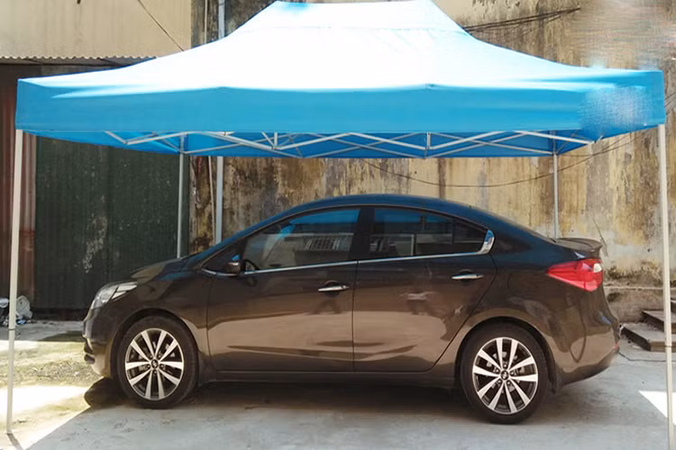 Nếu phải bắt buộc để xe ngoài trời, nên lựa chọn chỗ thoáng mát và sạch sẽ, sử dụng bạt che xe ôtô để tránh khỏi những điều kiện thời tiết như mưa, nắng, bụi, sương,… có thể làm hỏng chiếc xe ôtô của bạn.