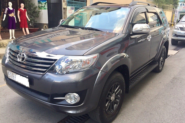 Để hạn chế việc mất giá, khi mua xe bạn nên ưu tiên chọn mua những thương hiệu xe có giá trị. Bởi lẽ, những chiếc xe có thương hiệu sẽ giữ được giá hơn, vì vậy sau thời gian sử dụng bạn vẫn có thể bán lại chiéc xe của mình nhưng mà ít lỗ hơn - thậm chí xe ôtô dùng chán bán vẫn lời. Tại Việt Nam, hiện tại, những mẫu xe của Toyota hay Hyundai đang là những mẫu xe có giá trị thanh khoản cao nhất.