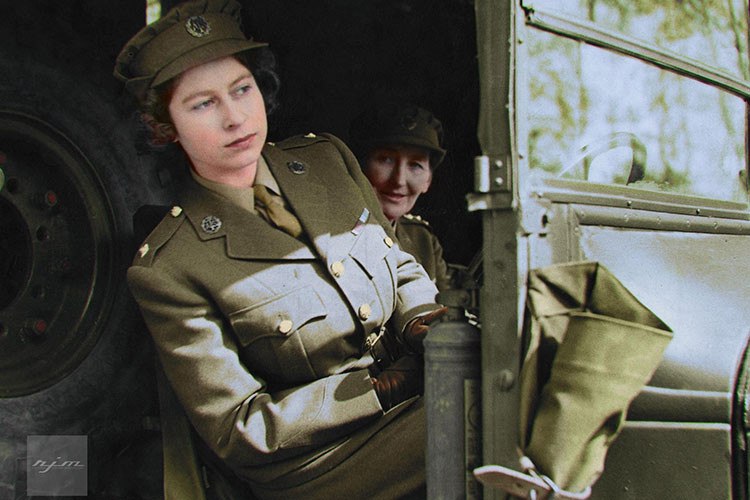 Cụ thể, Công chúa Elizabeth từng xung phong gia nhập Lực lượng hỗ trợ mặt đất gồm toàn nữ của quân đội Anh. 