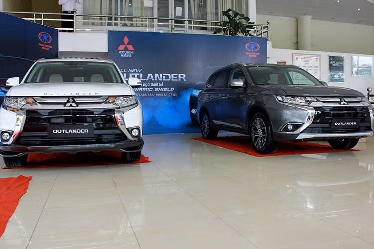 Tuy ế ẩm là vậy, song dường như Mitsubishi Việt Nam vẫn chưa có kế hoạch nào để vực dậy doanh số cho 2 mẫu xe này. Theo nhiều người tiêu dùng, điểm yếu của 2 mẫu xe này chính là về mặt ngoại hình so với đối thủ cùng phân khúc. Bên cạnh đó, đối với Mitsubishi Outlander Sport có gia bán cao hơn nhiều so với các đối thủ.