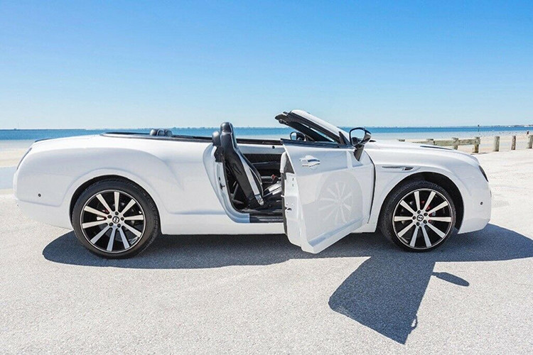 Đáng chú ý, việc đóng mui cũng có thể gặp khó khăn ki xảy ra mưa lớn. Đồng thời, đừng đóng kín mui hoặc nâng nó cao quá điểm được đánh dấu...